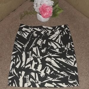 No. 21 Size L, Black and White Print Skirt